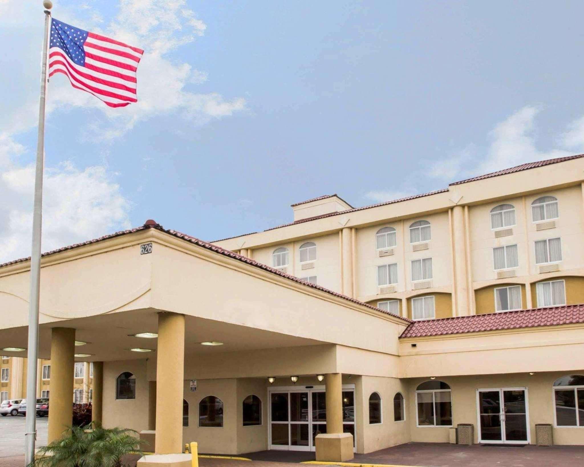 Quality Inn & Suites Winter Park Village Area Orlando Exterior photo