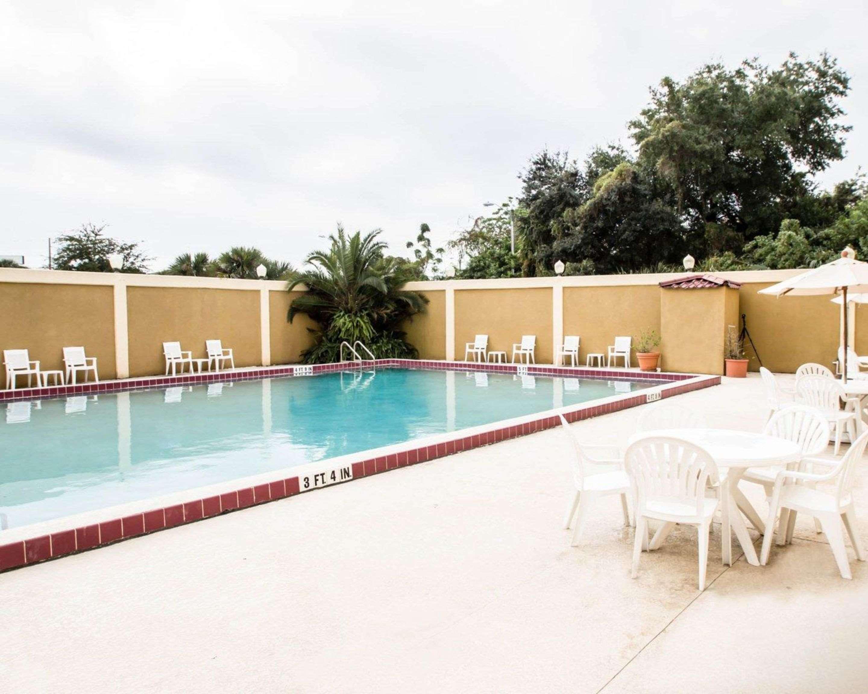 Quality Inn & Suites Winter Park Village Area Orlando Exterior photo