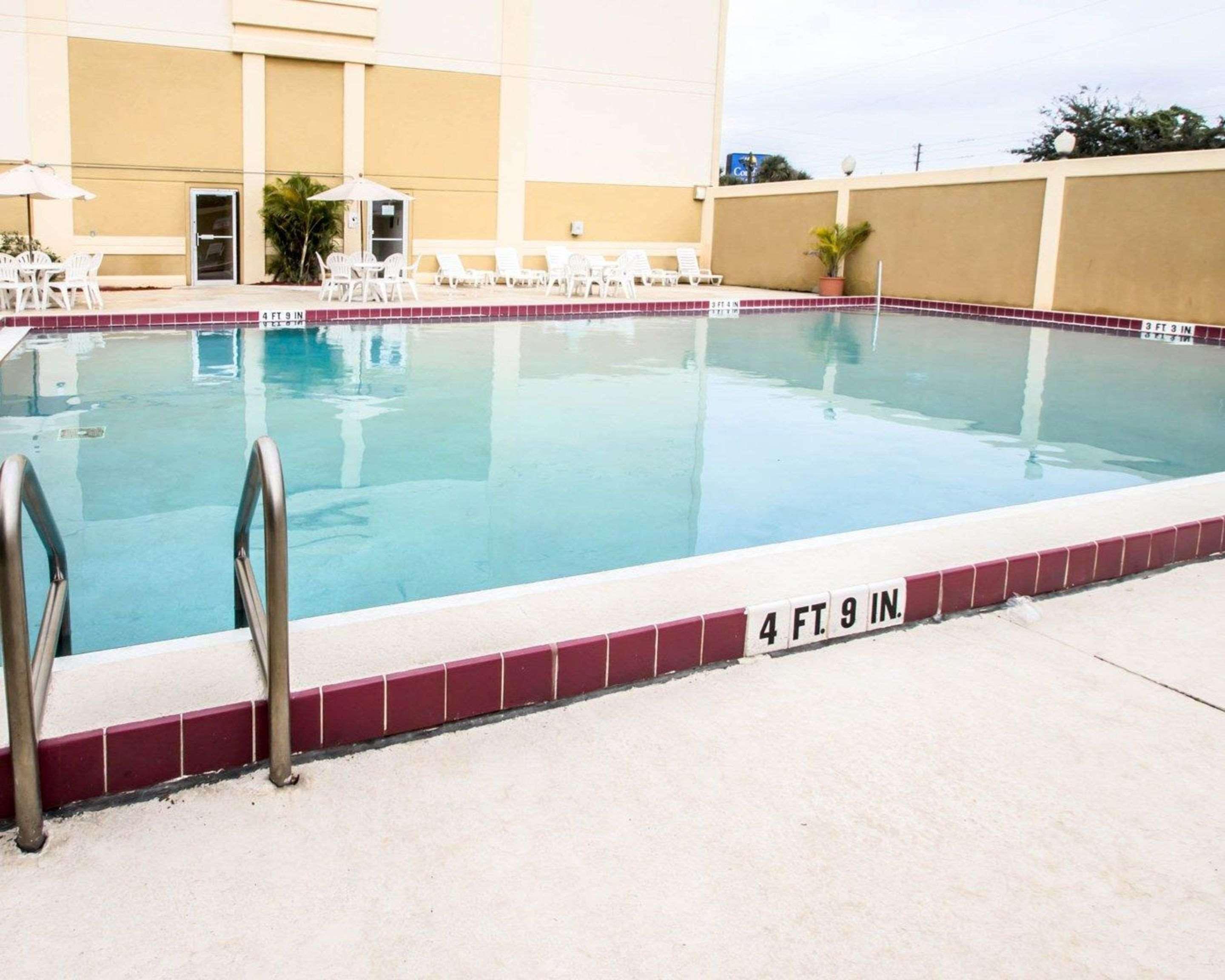 Quality Inn & Suites Winter Park Village Area Orlando Exterior photo
