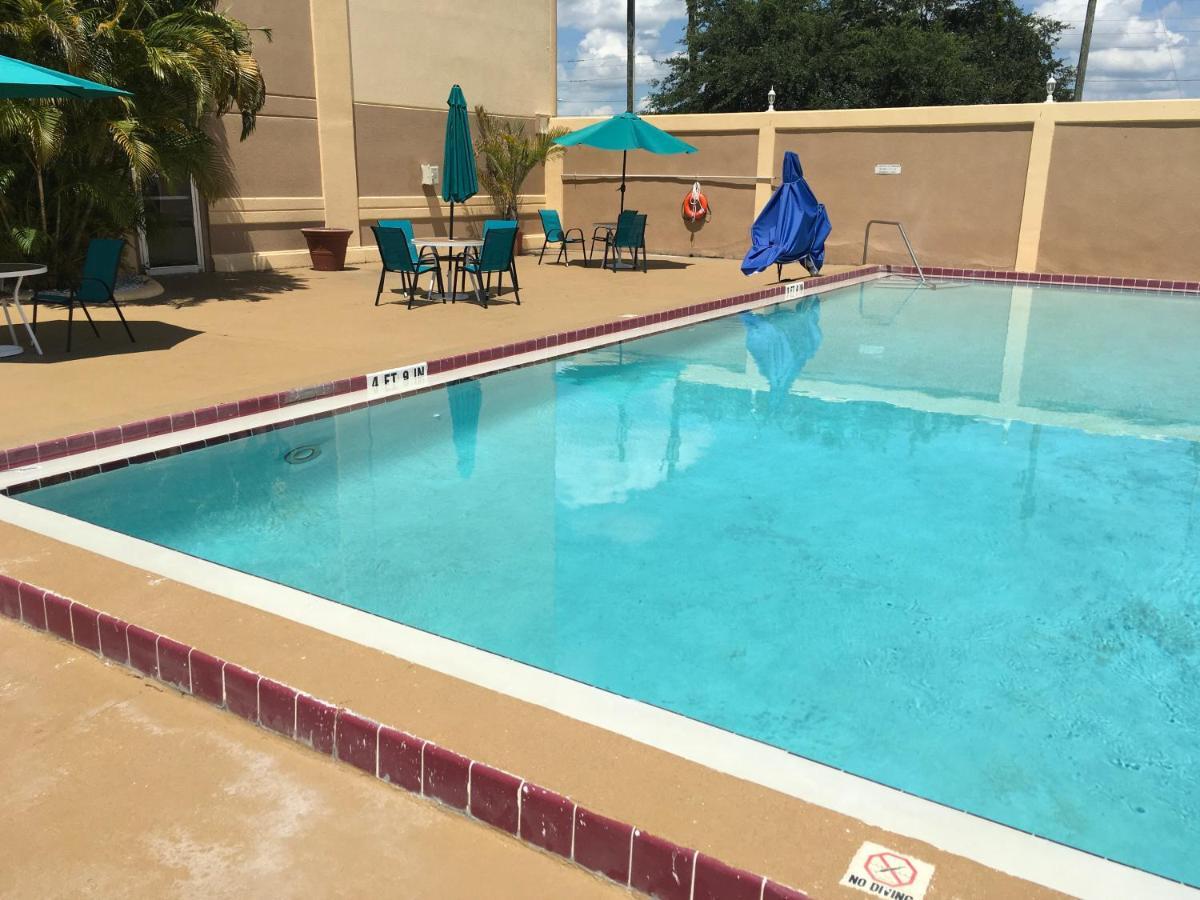 Quality Inn & Suites Winter Park Village Area Orlando Exterior photo