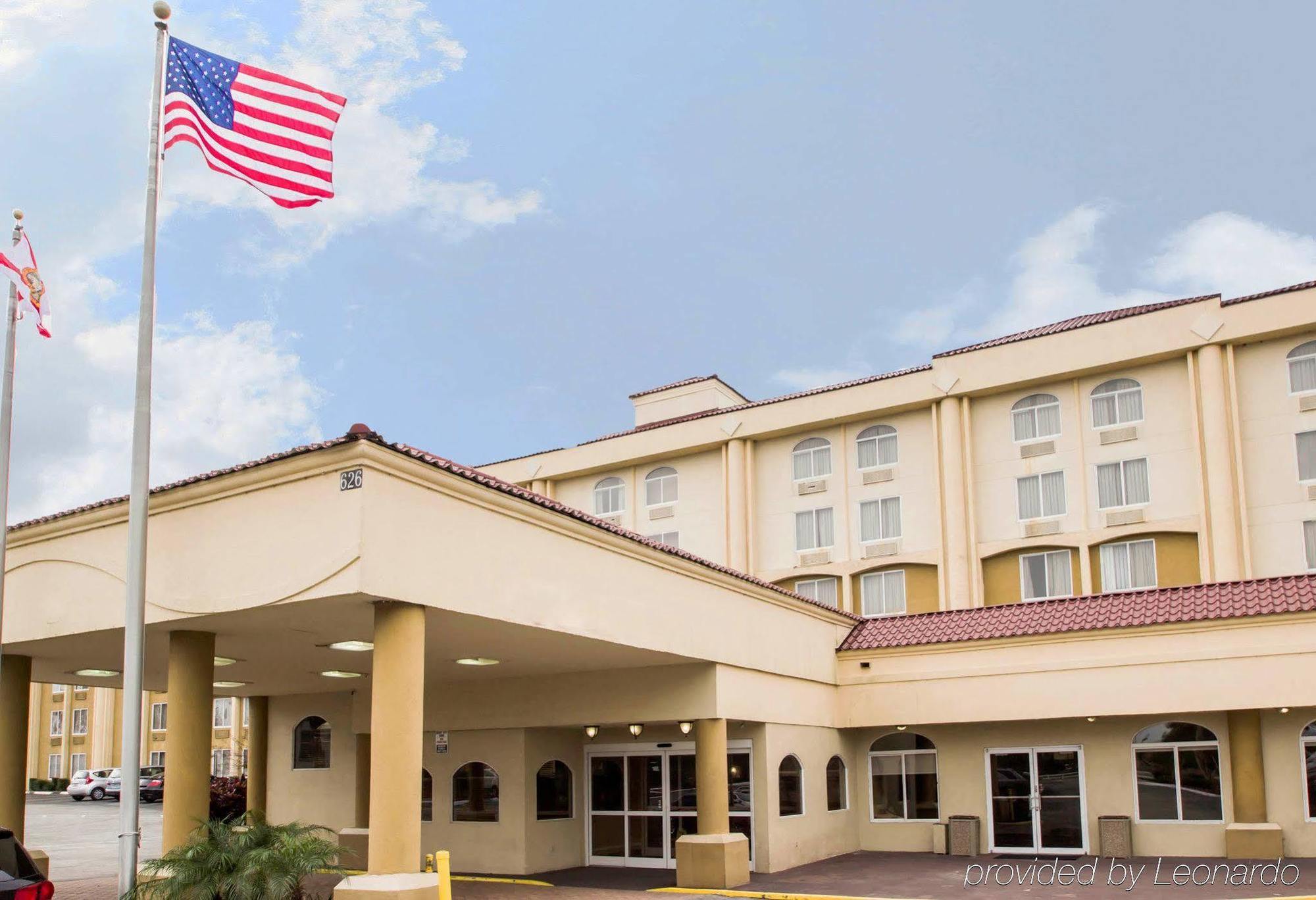 Quality Inn & Suites Winter Park Village Area Orlando Exterior photo