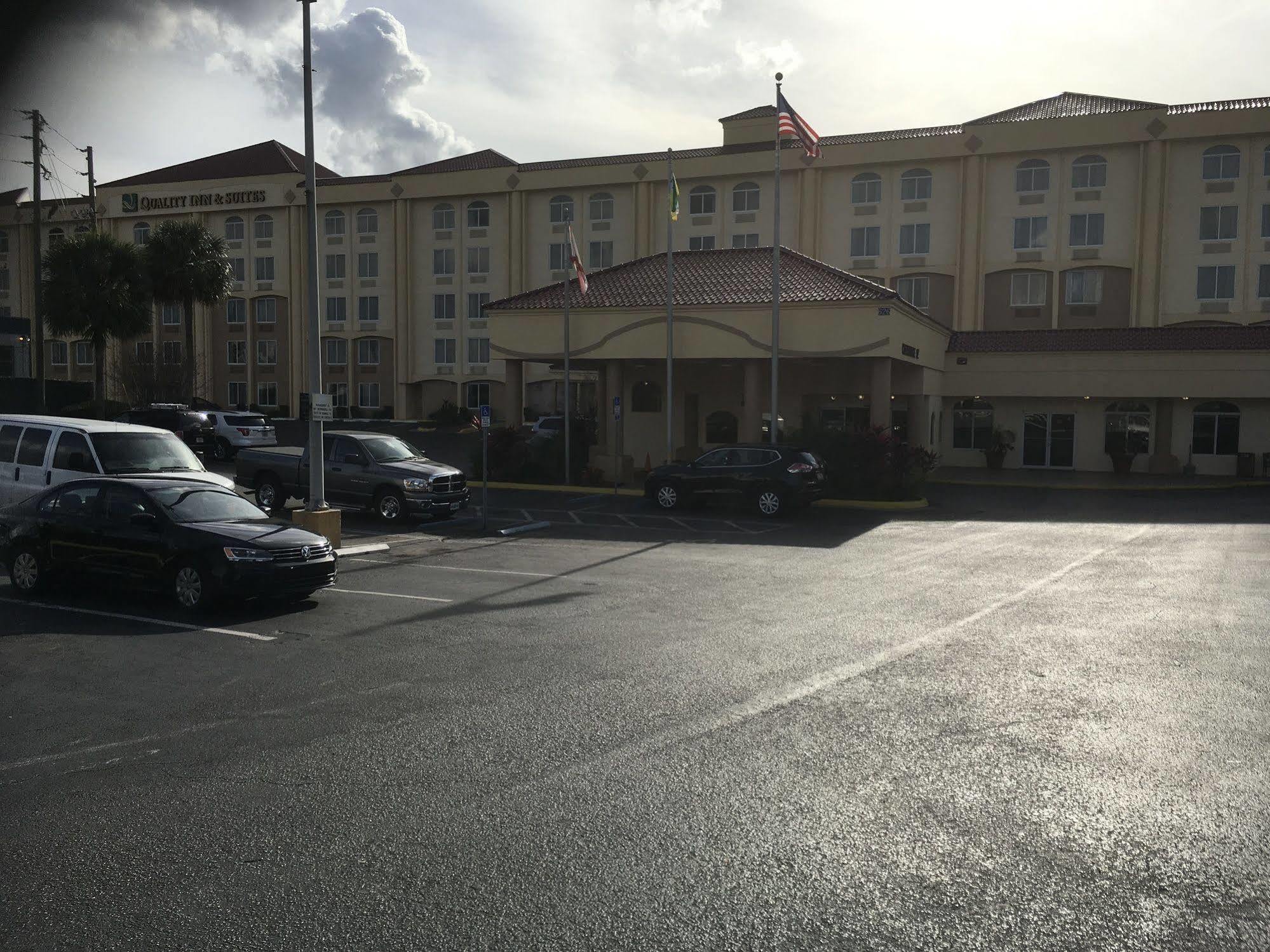 Quality Inn & Suites Winter Park Village Area Orlando Exterior photo